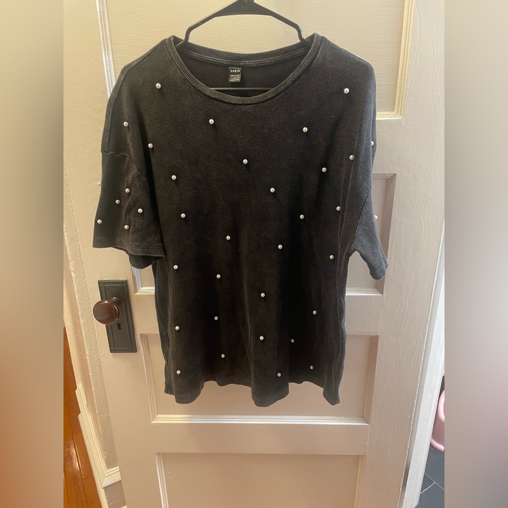 SHEIN Black Short Sleeve Tee with Pearl Studs